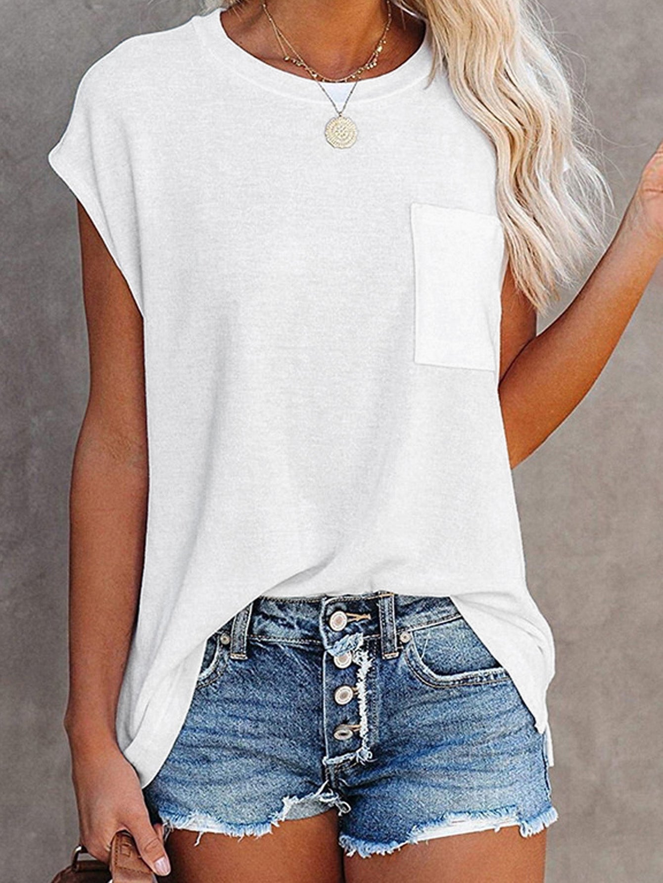 Women's Round Neck Short Sleeve Pocket T-shirt
