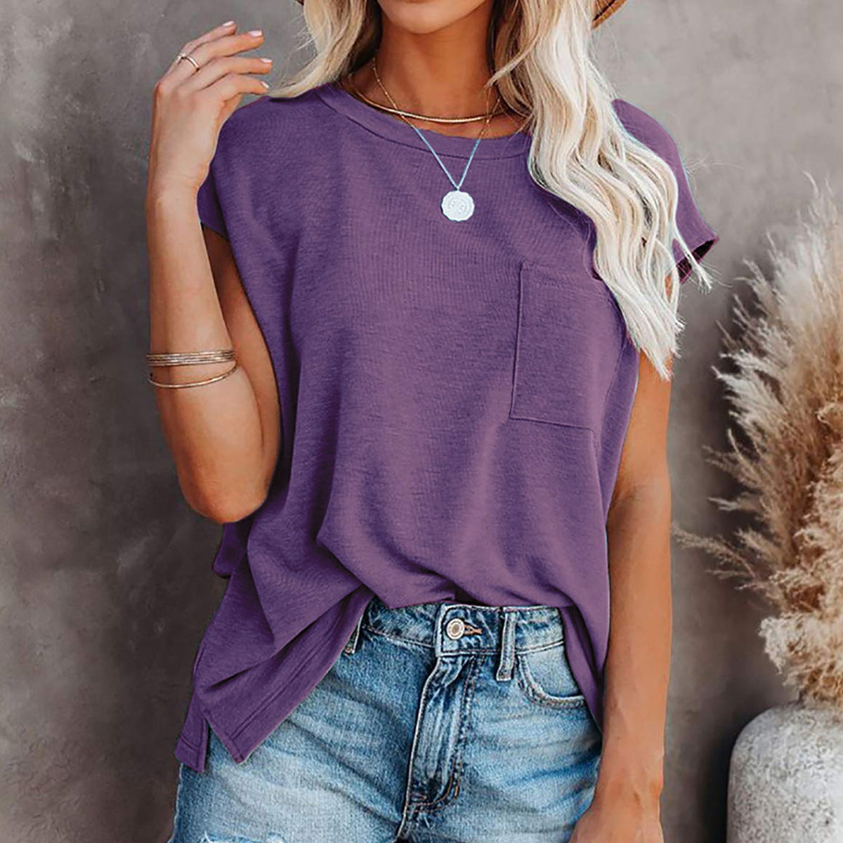 Women's Round Neck Short Sleeve Pocket T-shirt